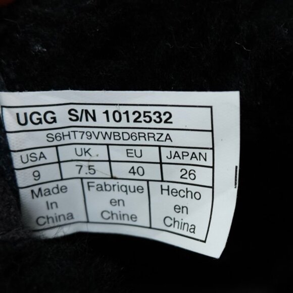 UGG~Bethany Boot~WOMENS CHUKKA BLACK SUEDE SHEARLING SIZE 9 - Picture 9 of 9